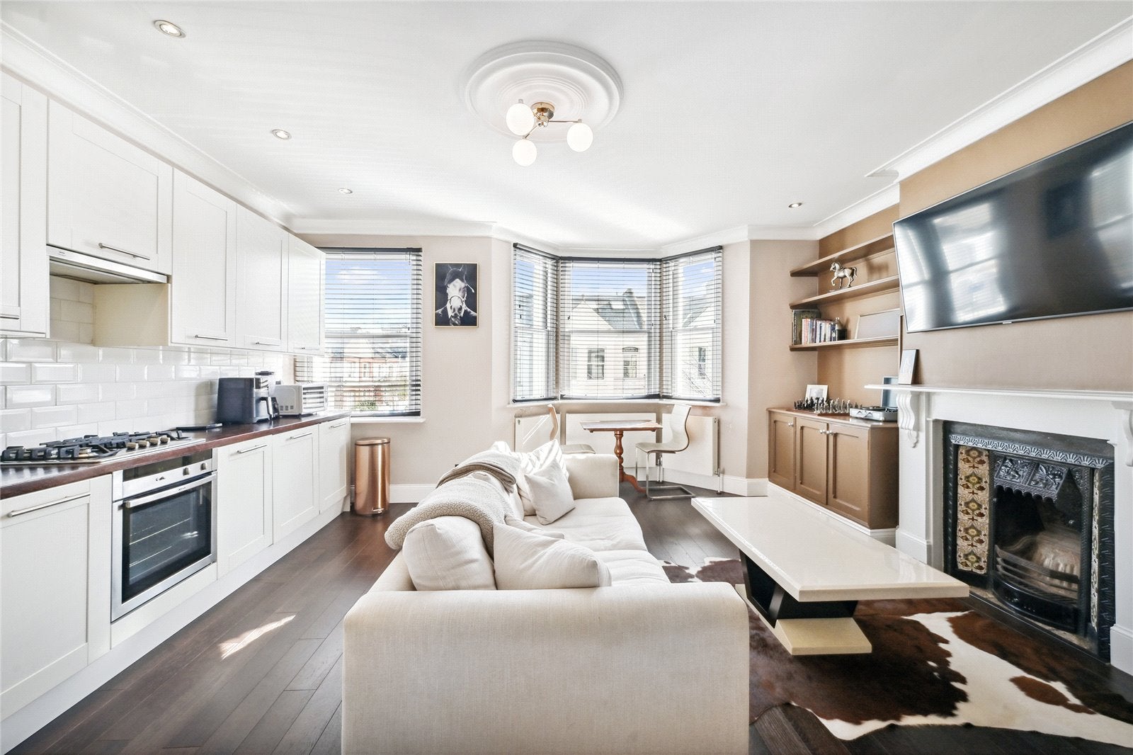Flat Tournay Road in Greater London