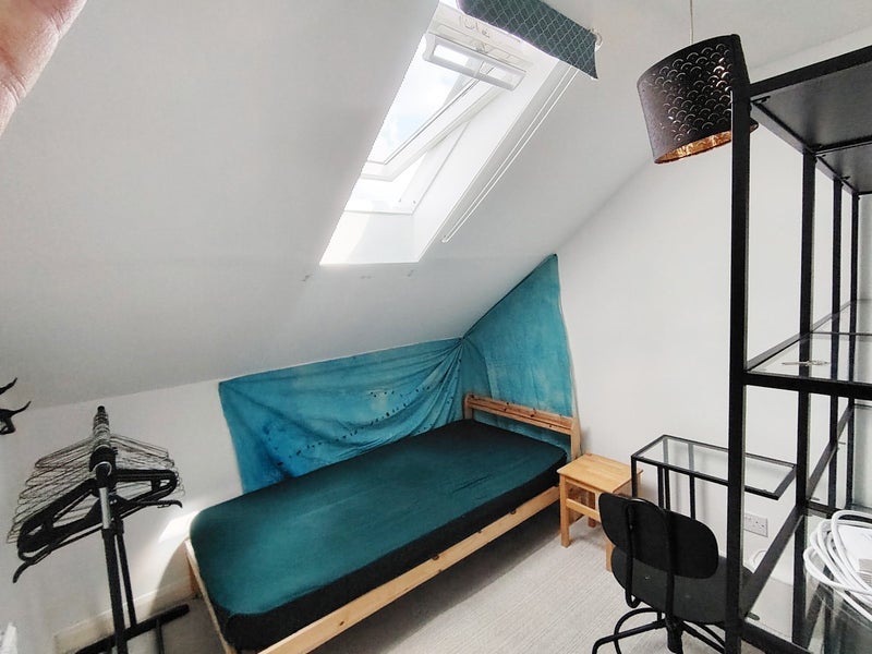 Room Larch Close in Greater London