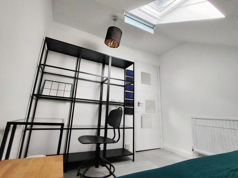 Room Larch Close in Greater London
