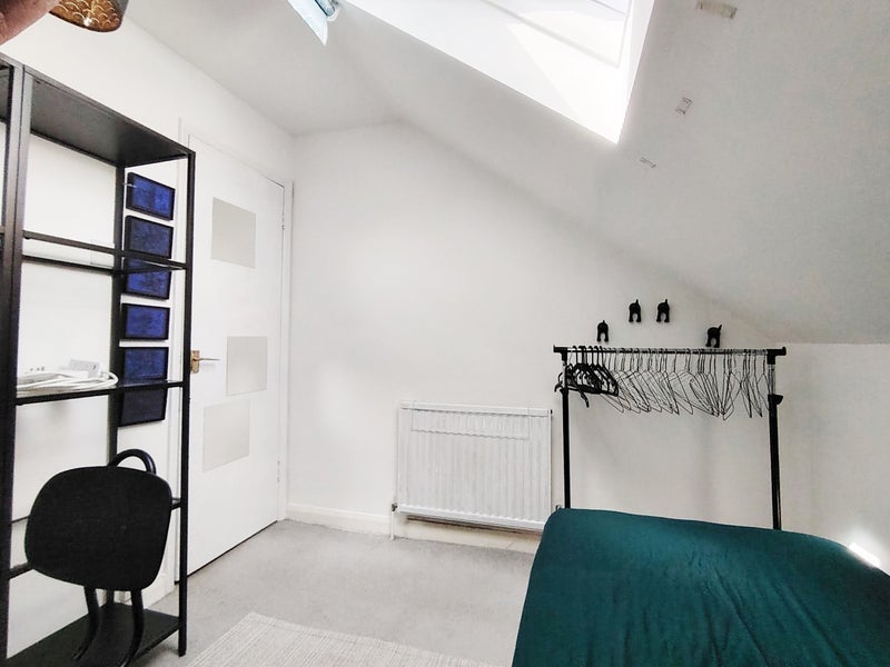 Room Larch Close in Greater London