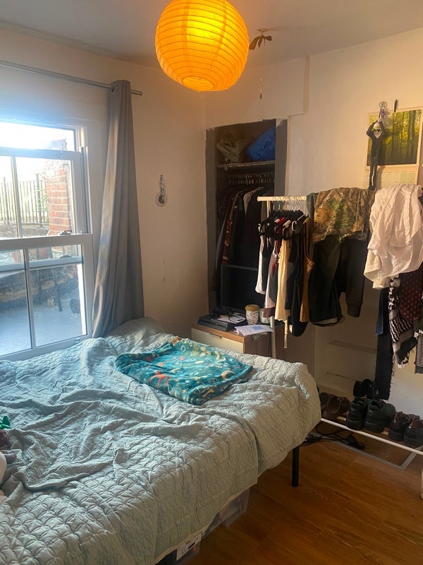 Room Cannon Street Road in Greater London