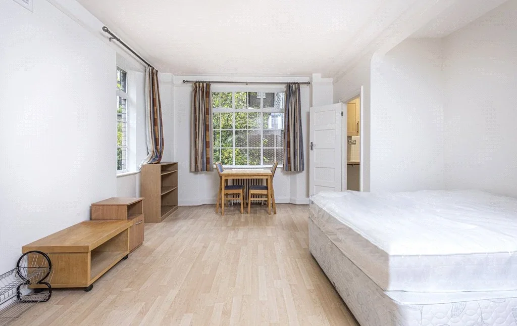 Flat Upper Woburn Place in Greater London