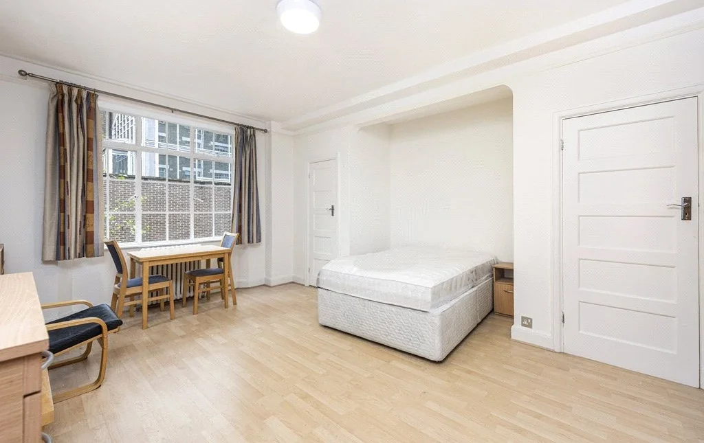 Flat Upper Woburn Place in Greater London