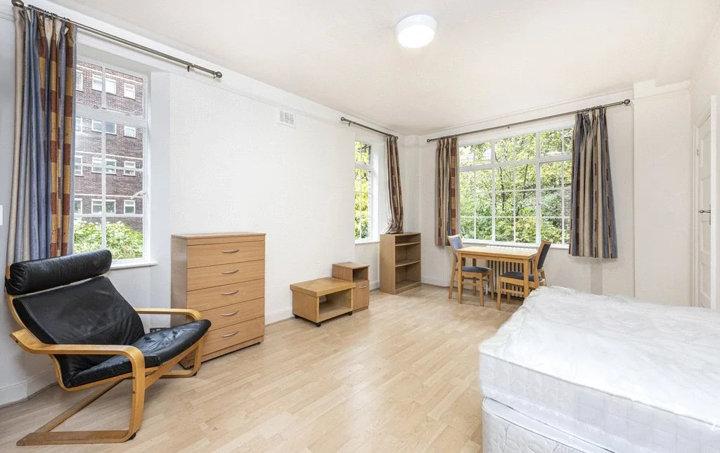 Flat Upper Woburn Place in Greater London