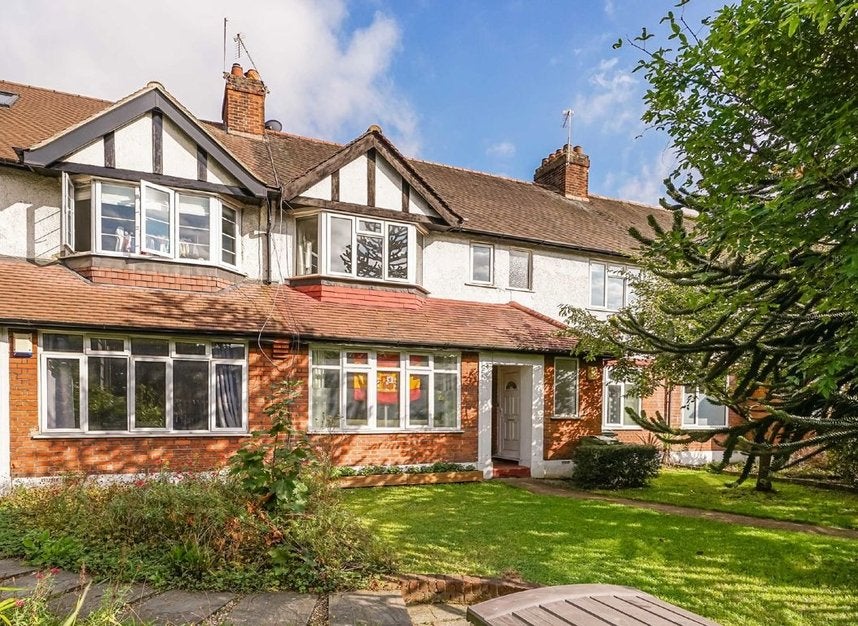 Flat Kings Avenue in London