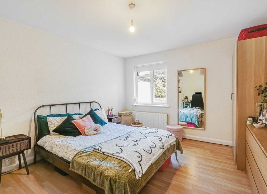 Flat Kings Avenue in London