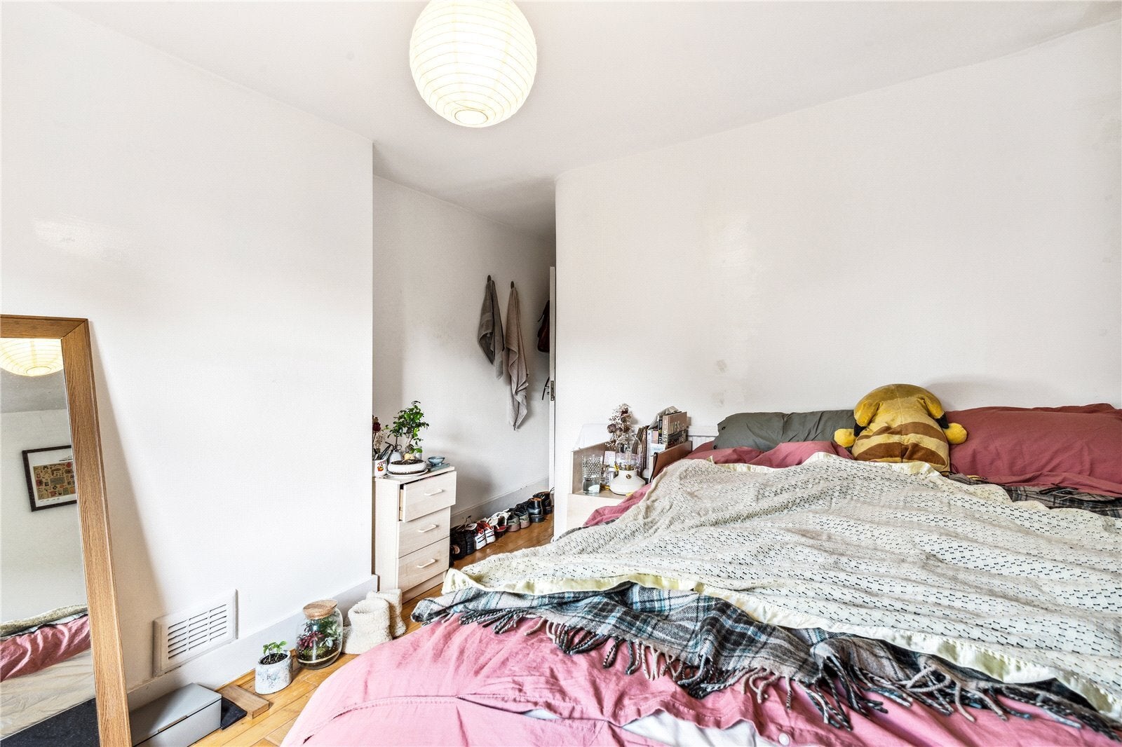 Flat Wightman Road in Greater London