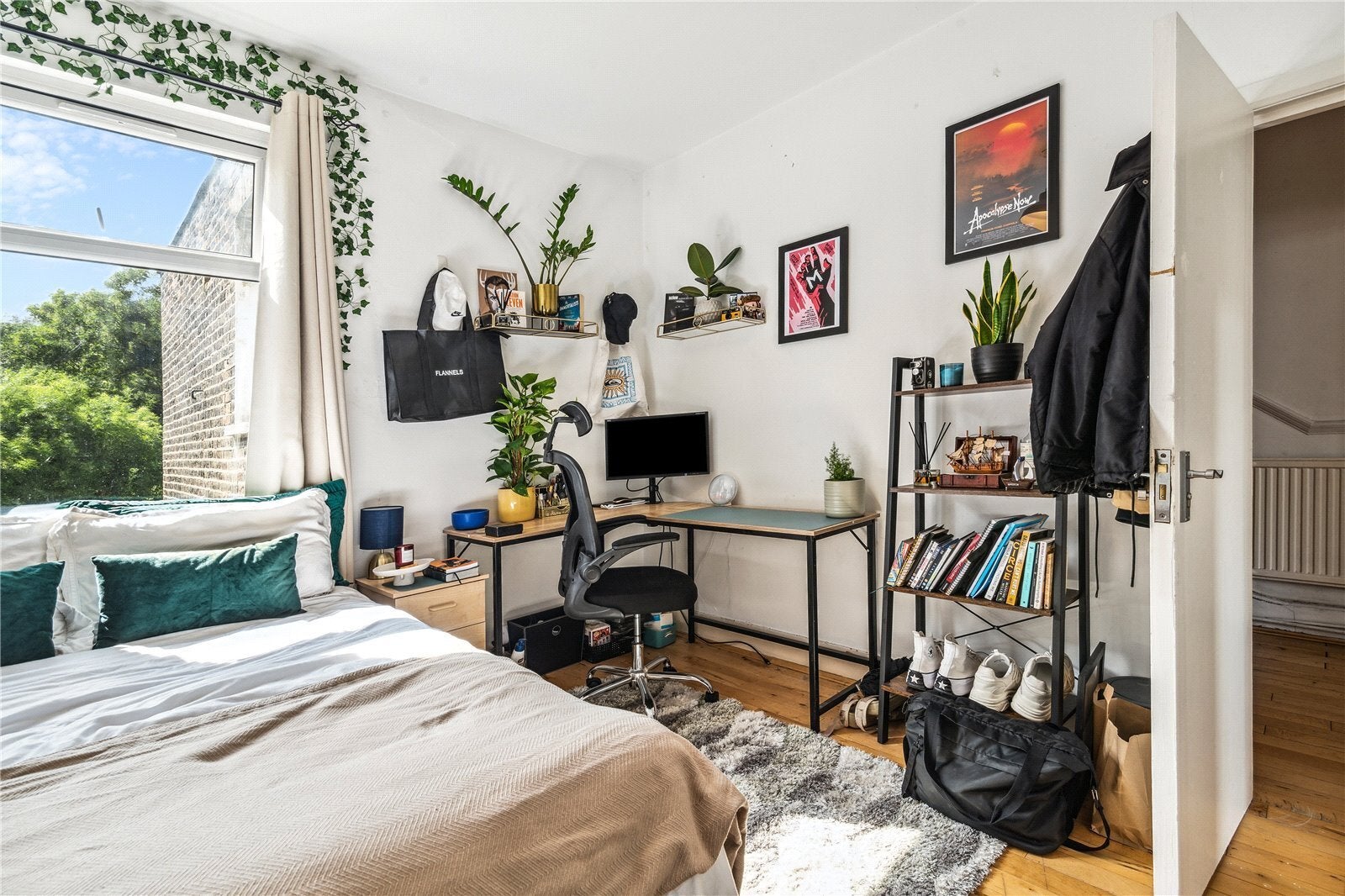 Flat Wightman Road in Greater London