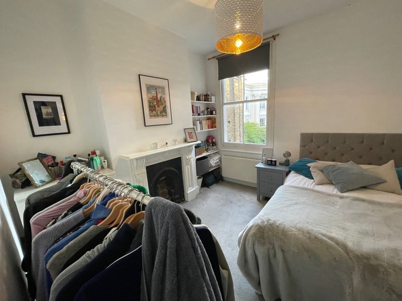 Room Elspeth Road in Greater London