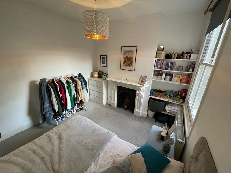Room Elspeth Road in Greater London
