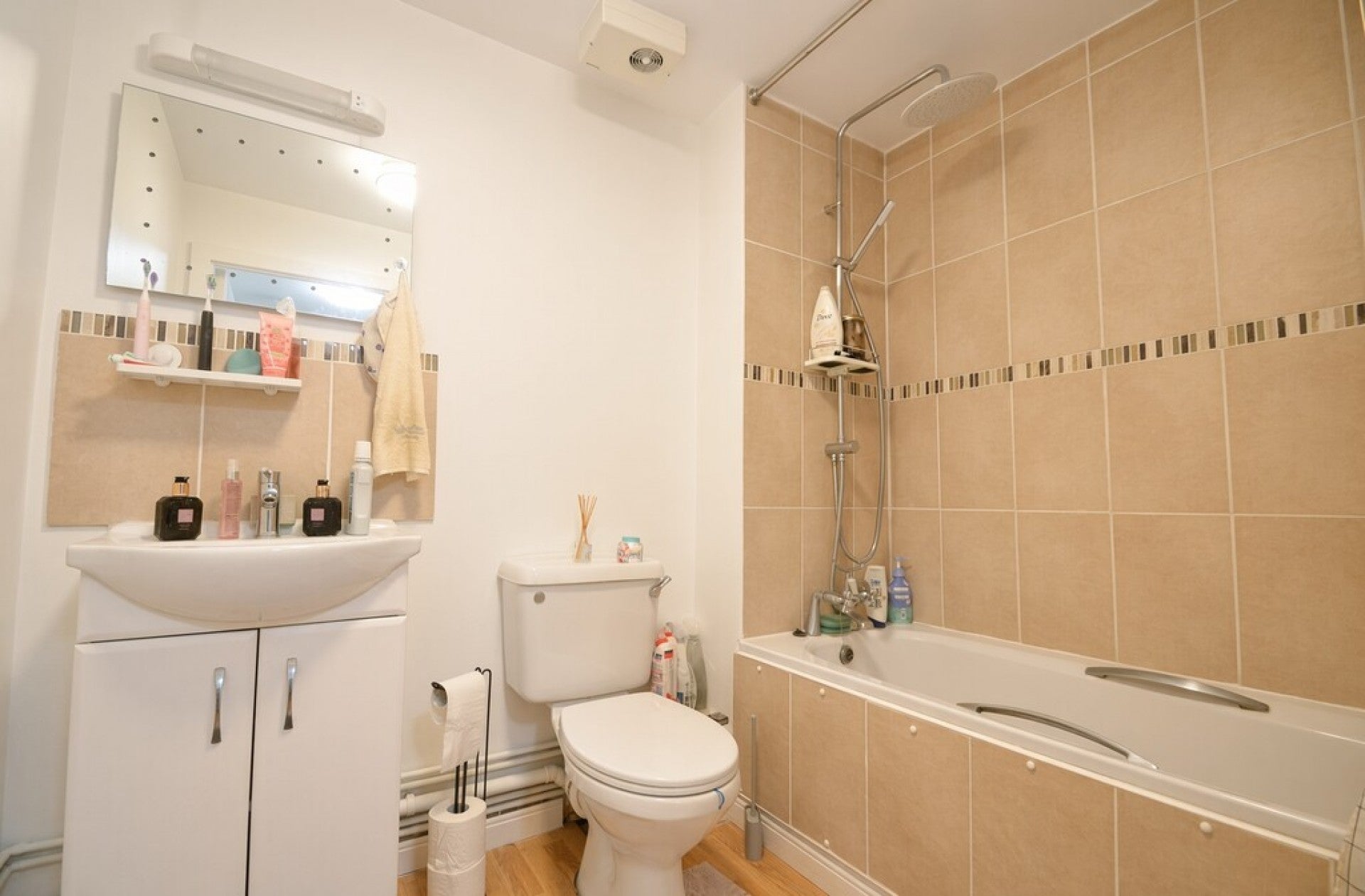 Flat Vernon Close in Borough of Spelthorne