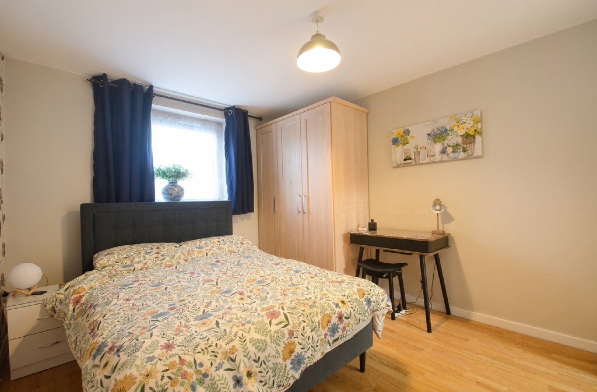 Flat Vernon Close in Borough of Spelthorne