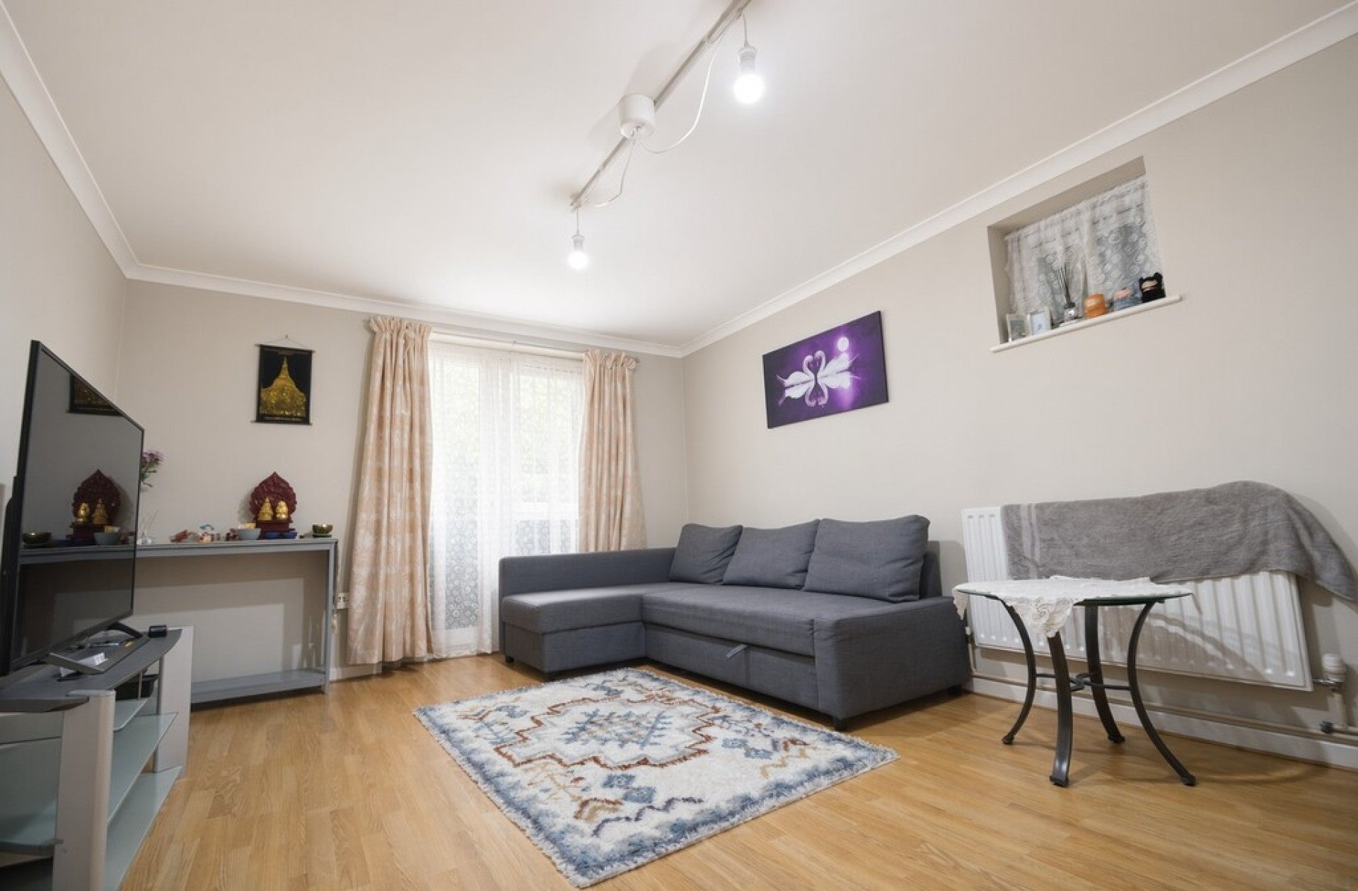 Flat Vernon Close in Borough of Spelthorne