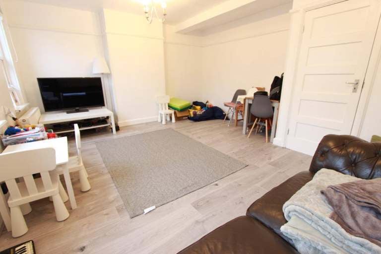 Flat Alma Road in Greater London