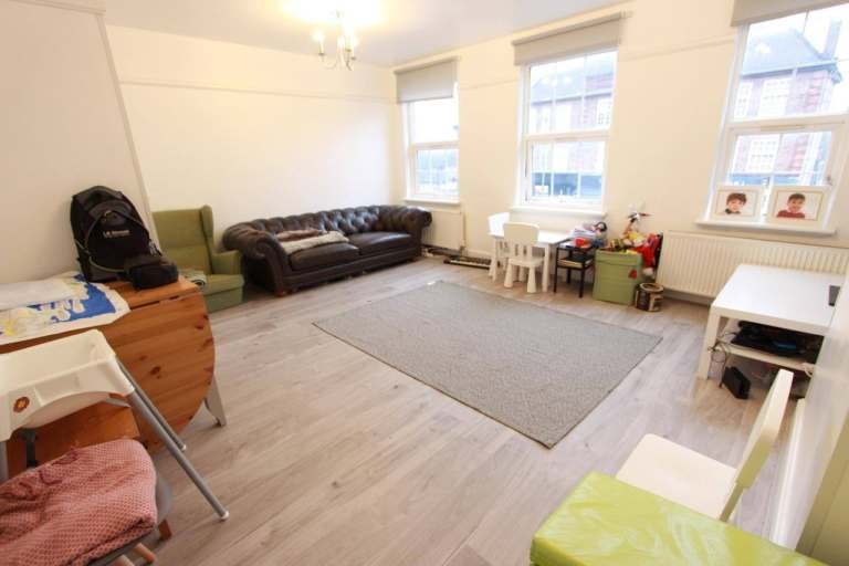 Flat Alma Road in Greater London