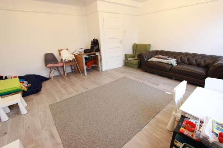 Flat Alma Road in Greater London