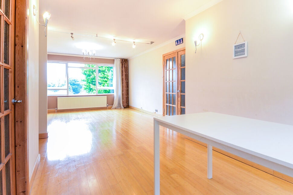 Flat Elizabeth Court in Watford