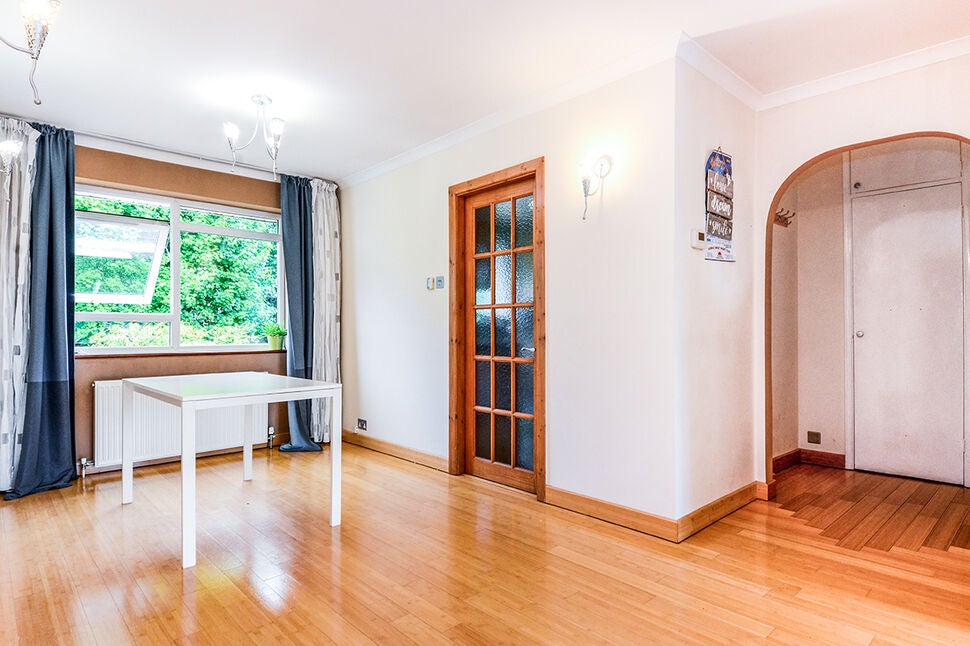Flat Elizabeth Court in Watford