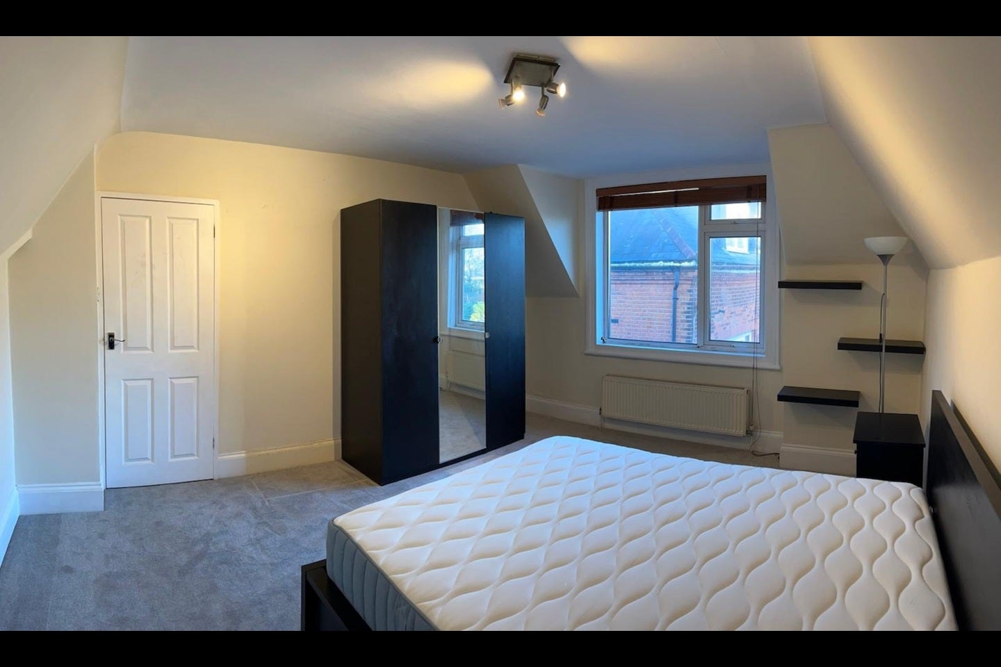 Flat Montpelier Road in Greater London