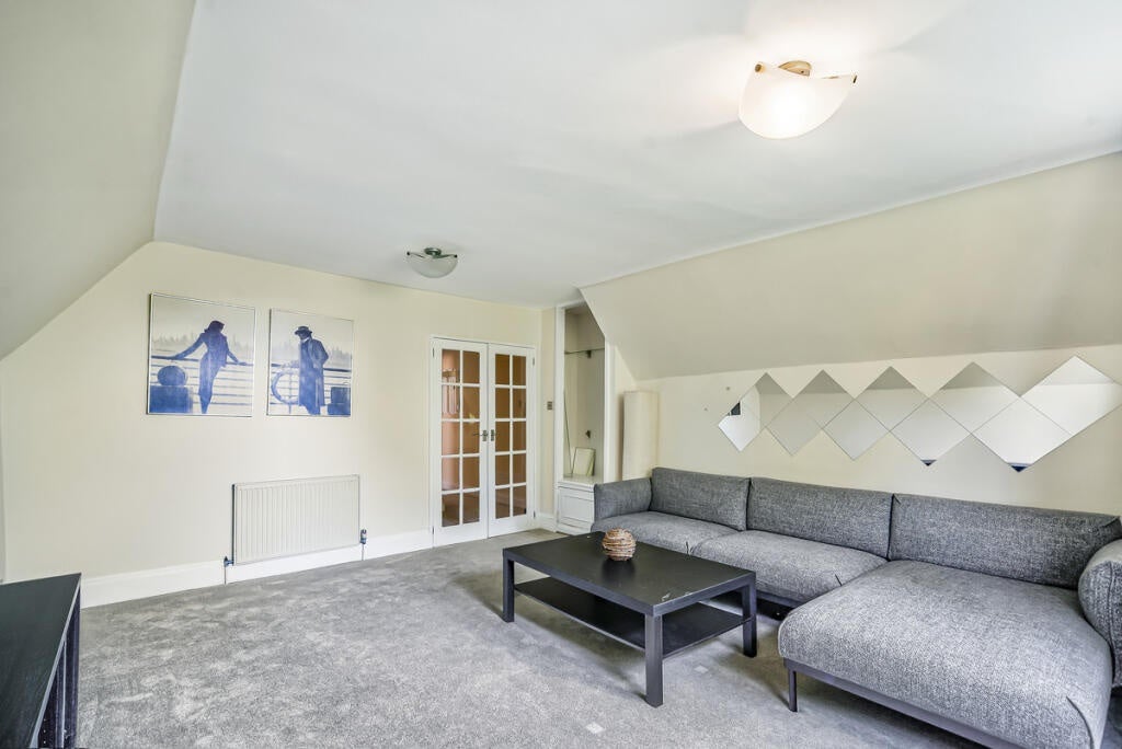 Flat Montpelier Road in Greater London