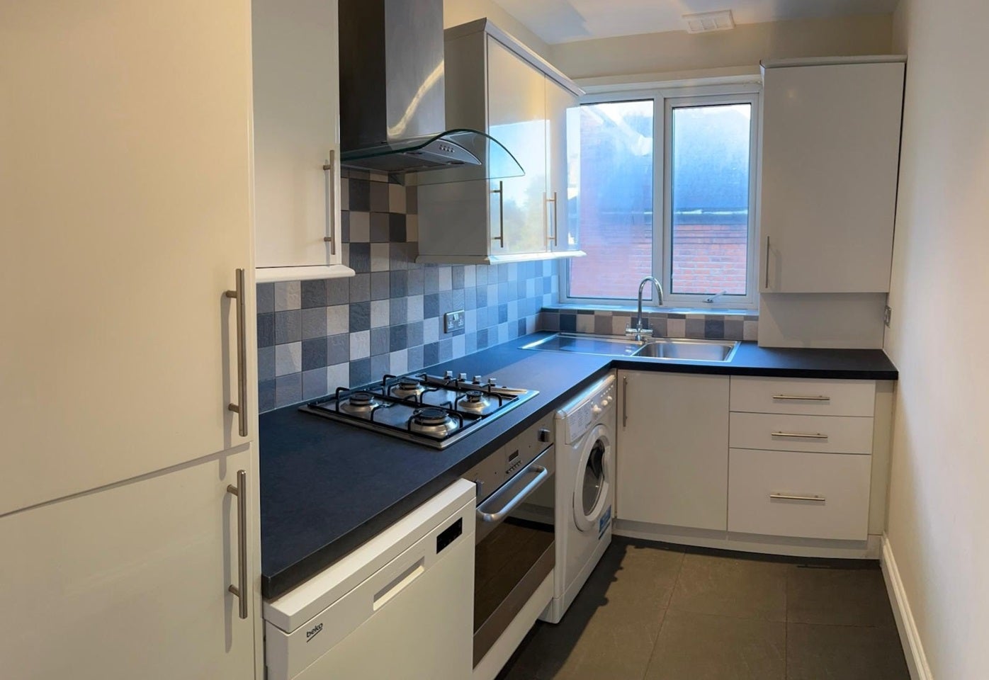 Flat Montpelier Road in Greater London