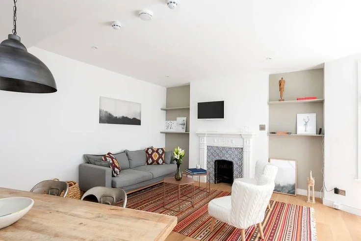Flat Comeragh Road in Greater London