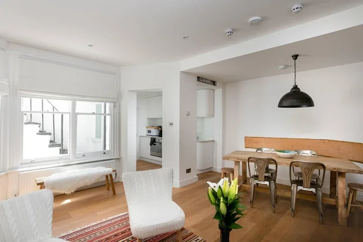 Flat Comeragh Road in Greater London