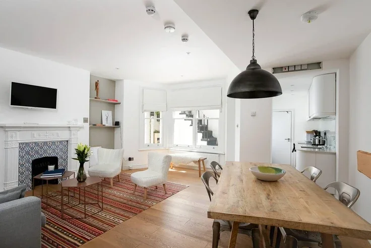 Flat Comeragh Road in Greater London