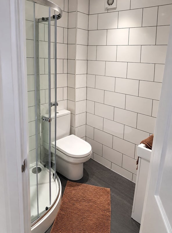 Room Carlingford Road in Ashfield