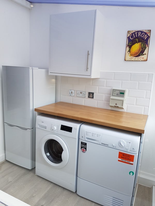 Room Carlingford Road in Ashfield
