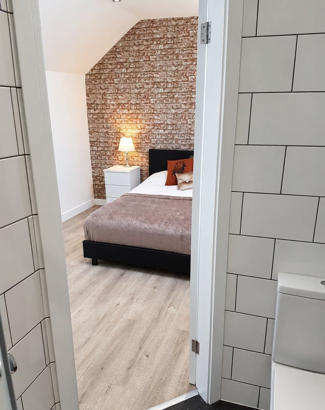Room Carlingford Road in Ashfield