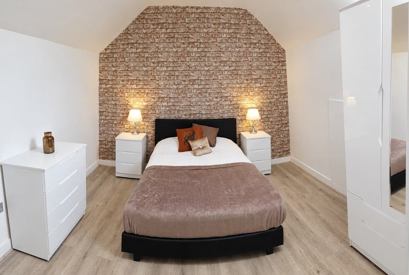 Room Carlingford Road in Ashfield