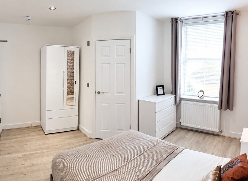 Room Carlingford Road in Ashfield