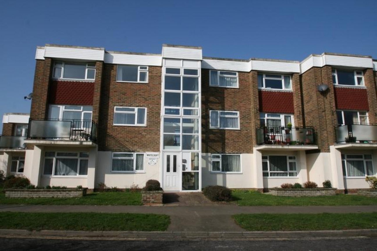 Flat Ashdown Drive in Arun
