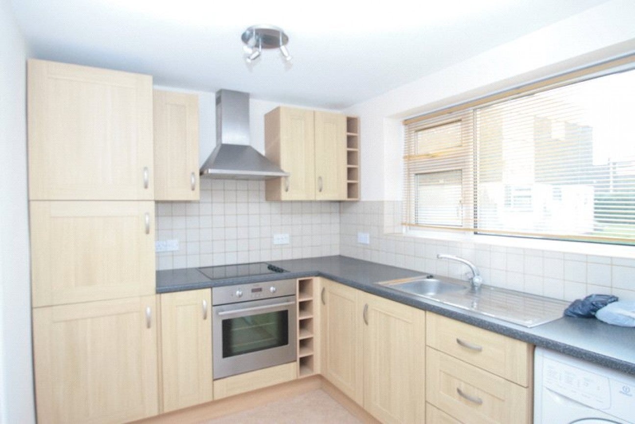 Flat Ashdown Drive in Arun