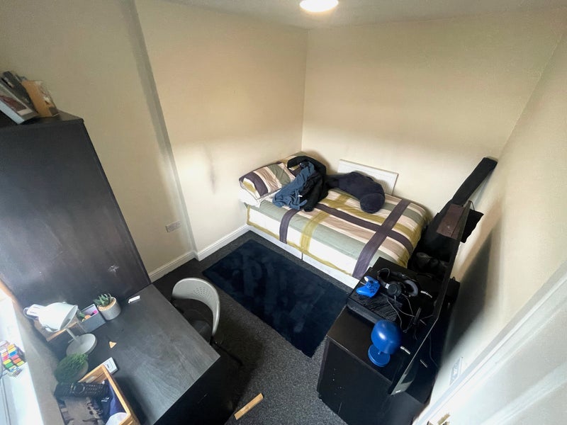 Room Rhymney Street in Cardiff