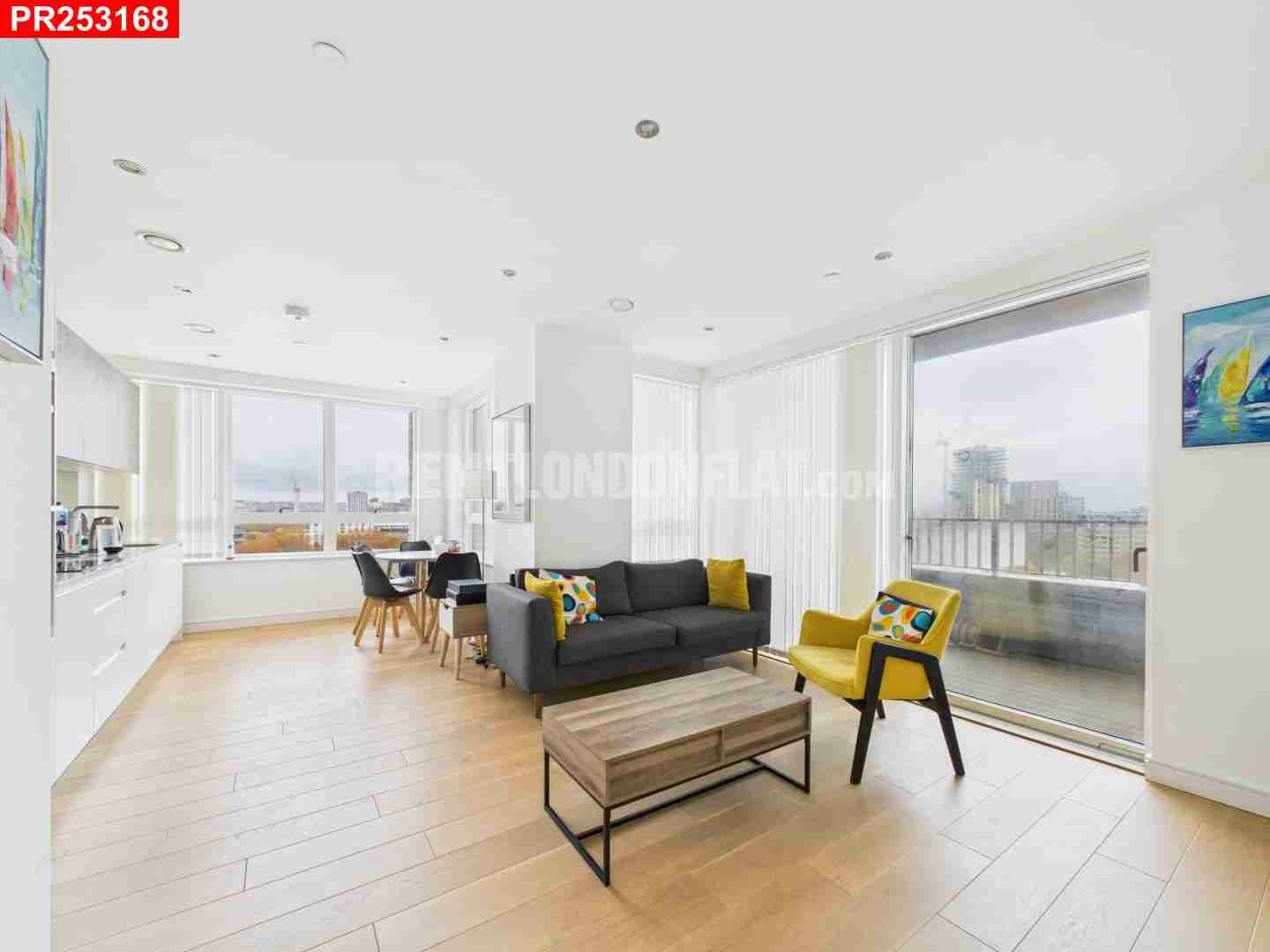 Flat Winstanley Road in Greater London