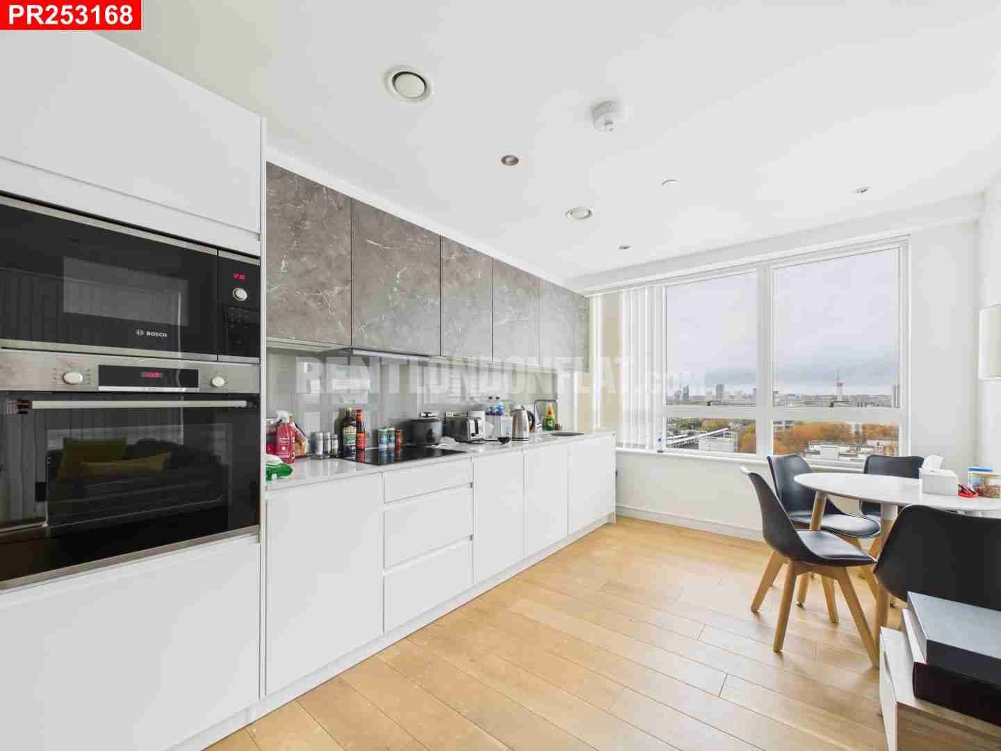 Flat Winstanley Road in Greater London