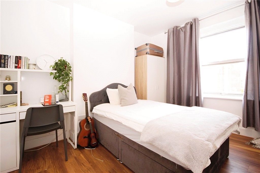 Flat Sandfield Terrace in Guildford