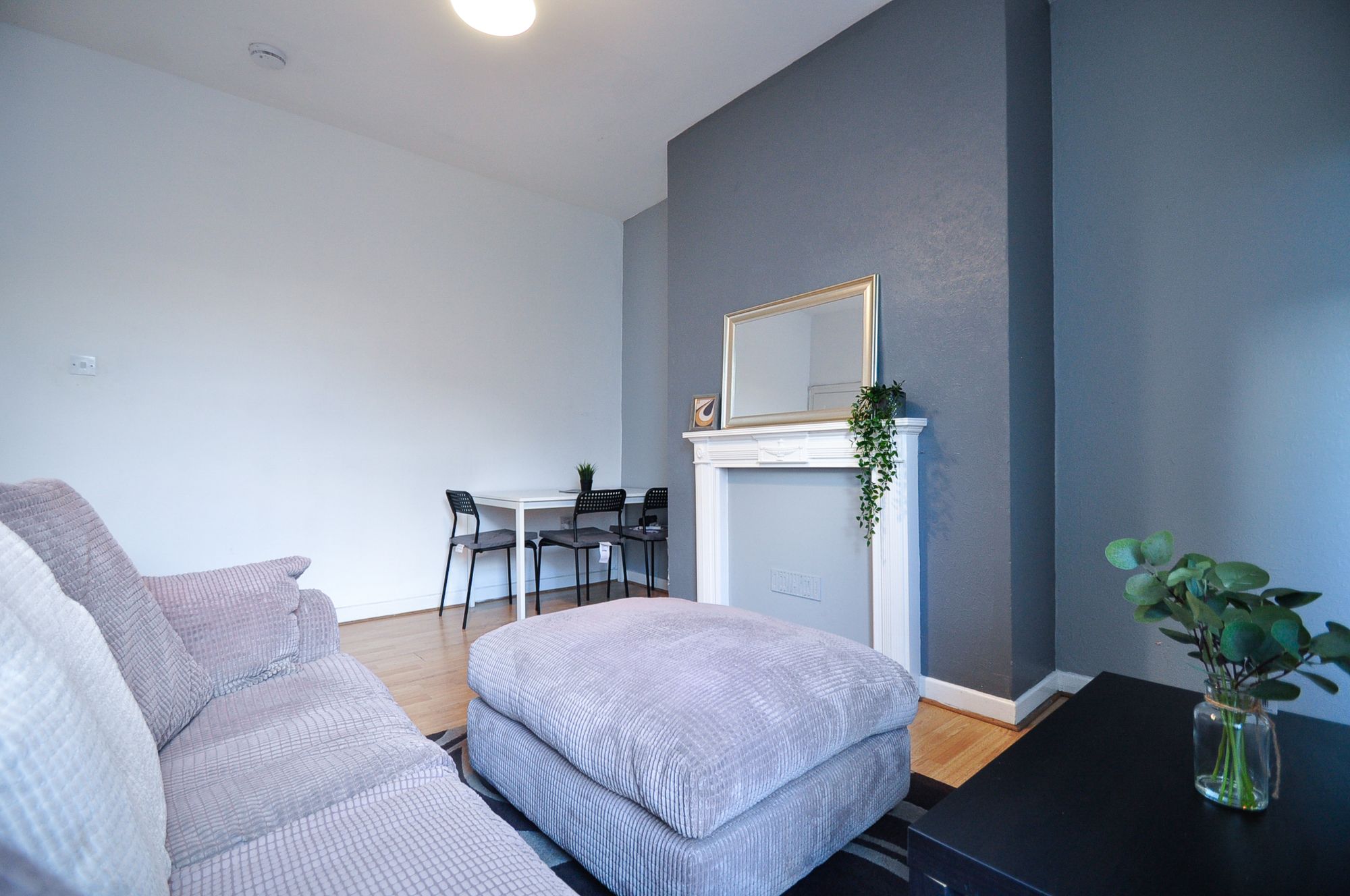 Room Caerleon Road in Newport