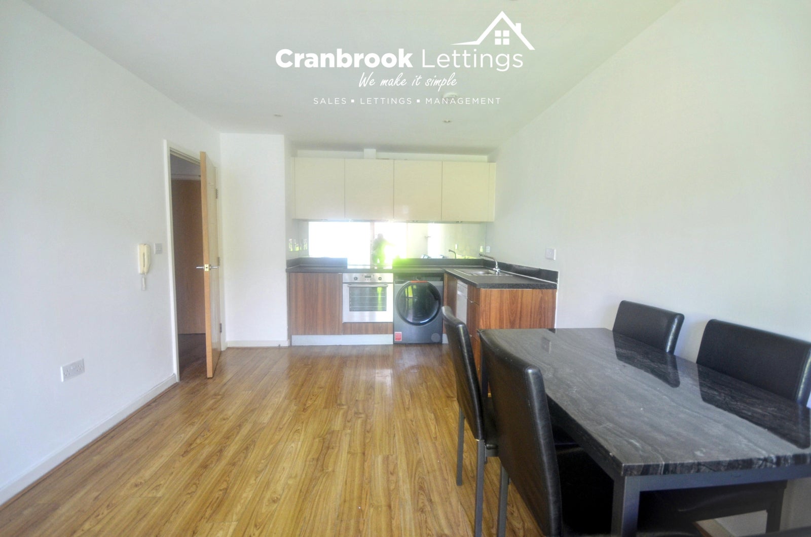 Flat Cricklefield Place in London