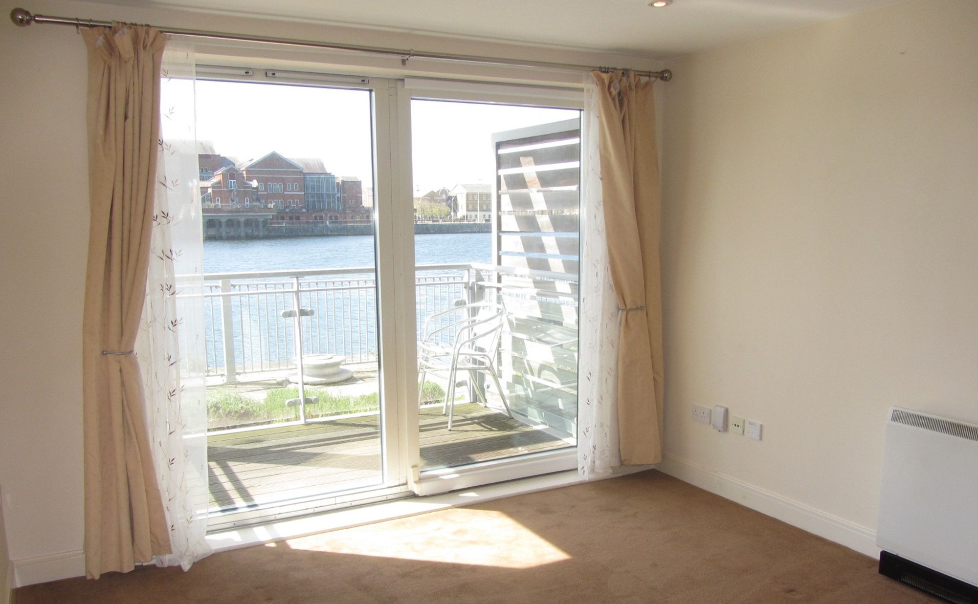 Flat Watersmeet in Chatham