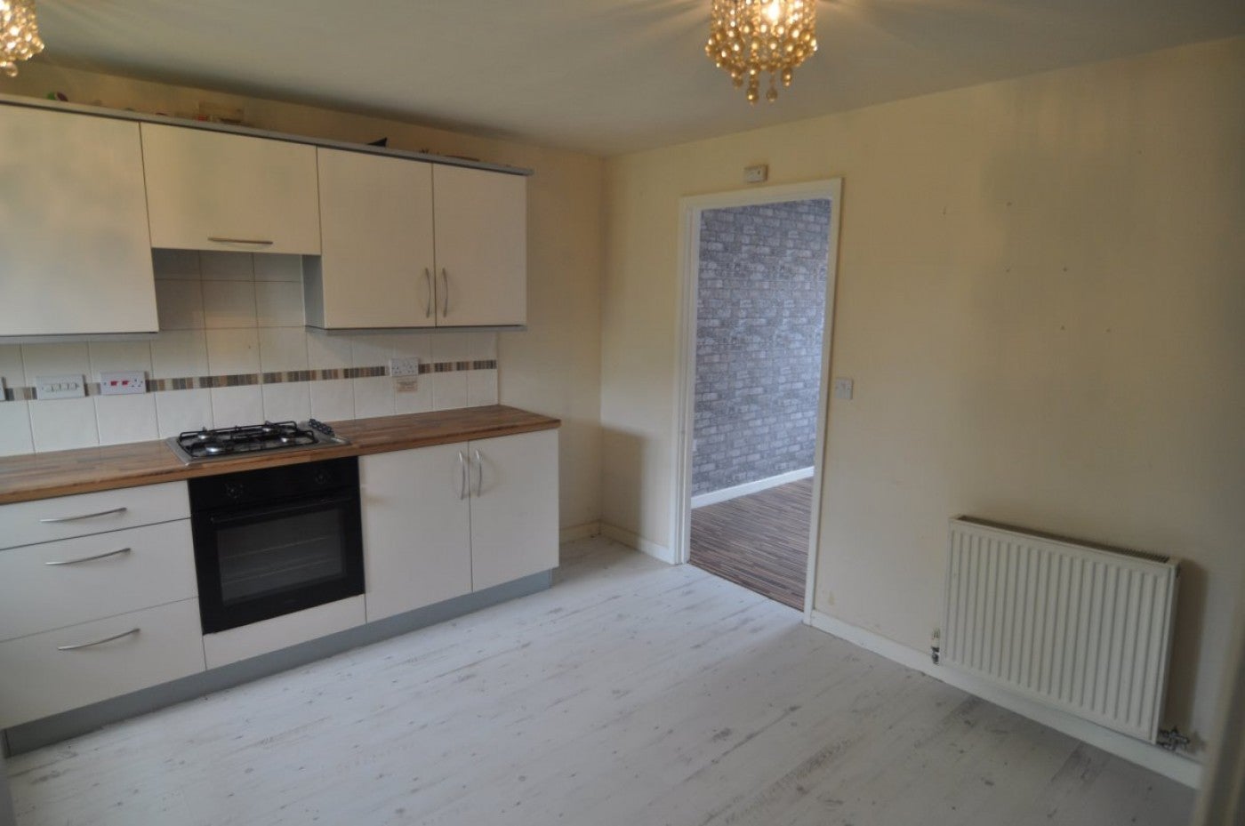 House Dewfield Close in Barnsley