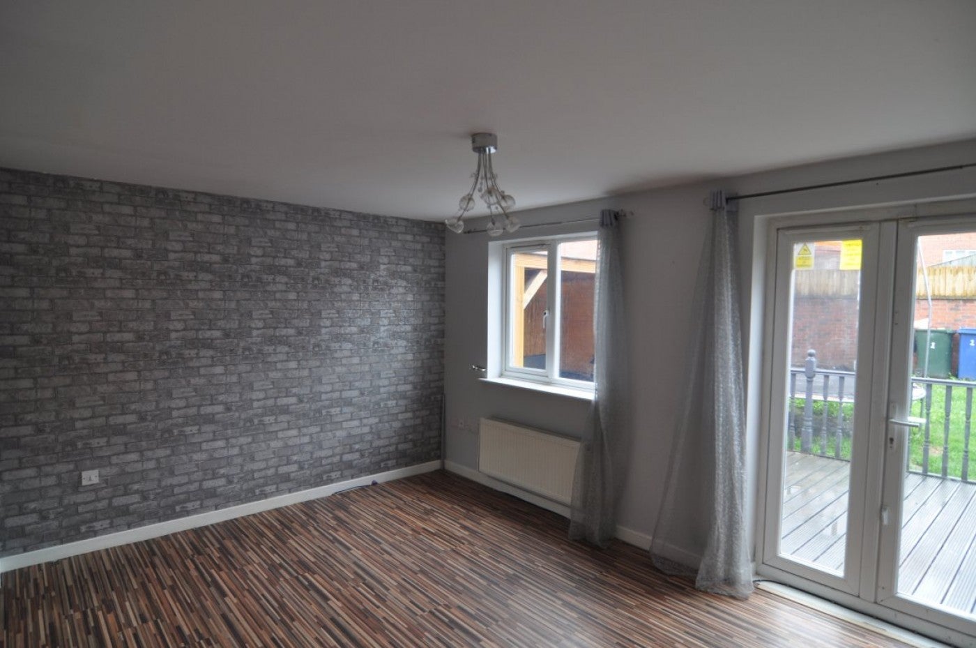 House Dewfield Close in Barnsley
