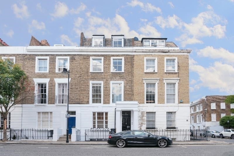 Flat Almeida Street in Greater London