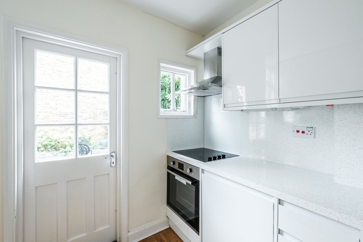 Flat Almeida Street in Greater London