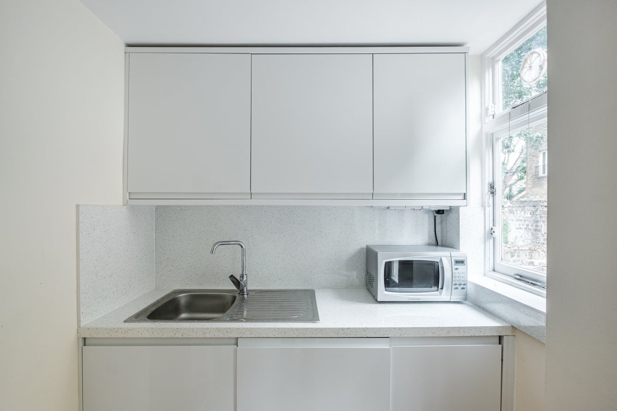 Flat Almeida Street in Greater London