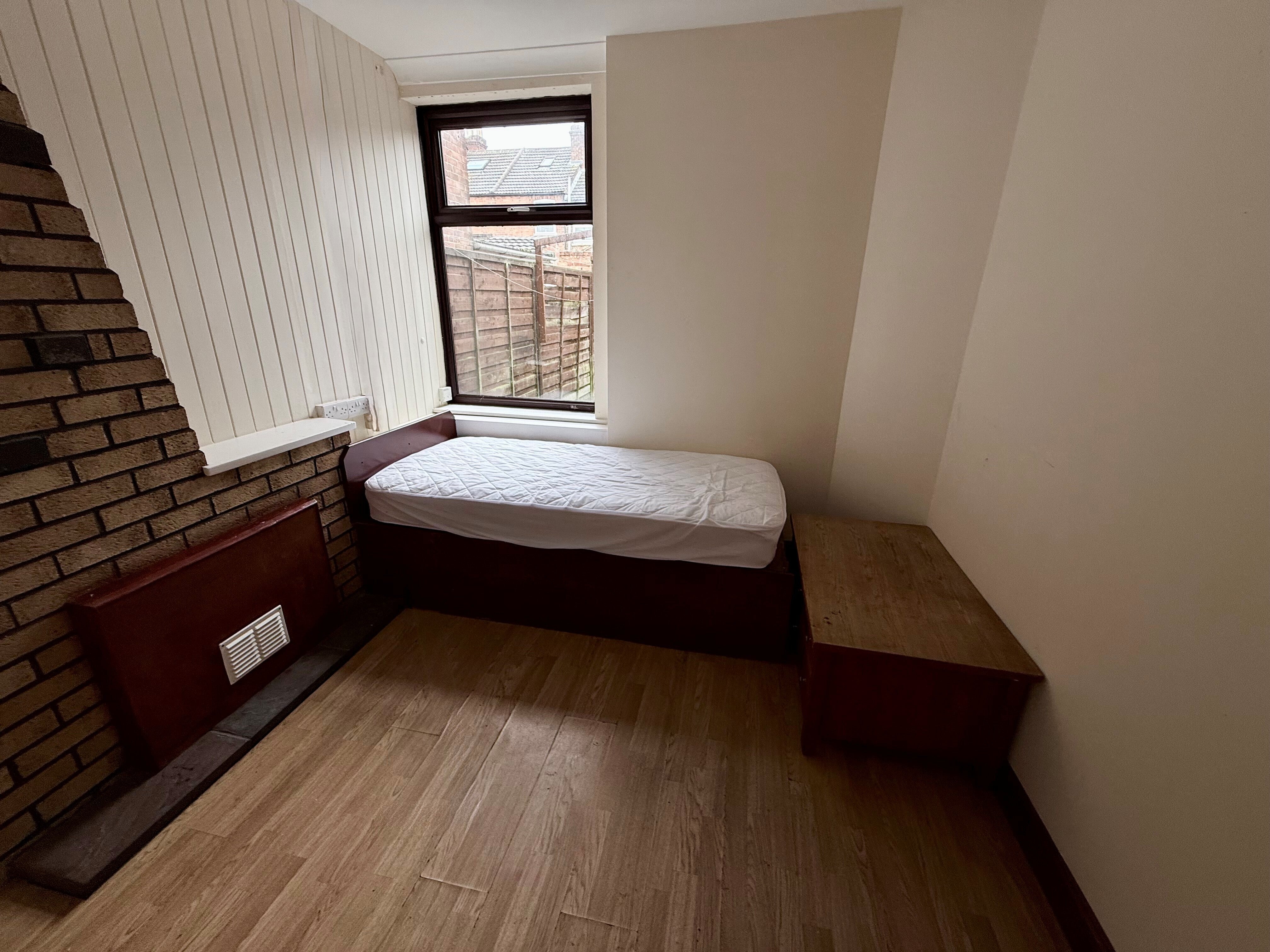 Room College Street in South Kesteven