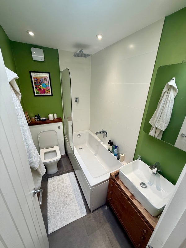 Room Holland Road in Greater London