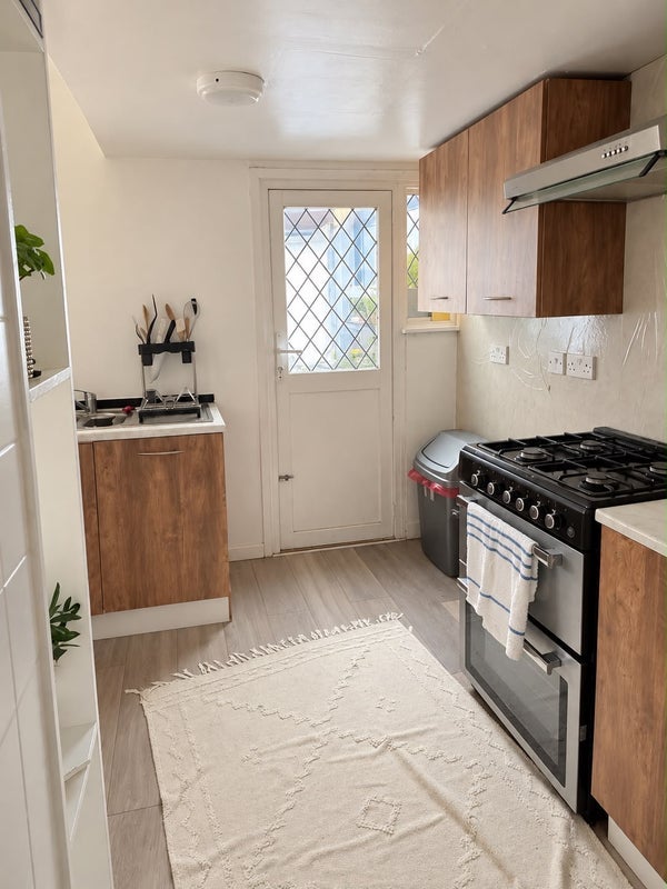 Room Leader Avenue in Greater London